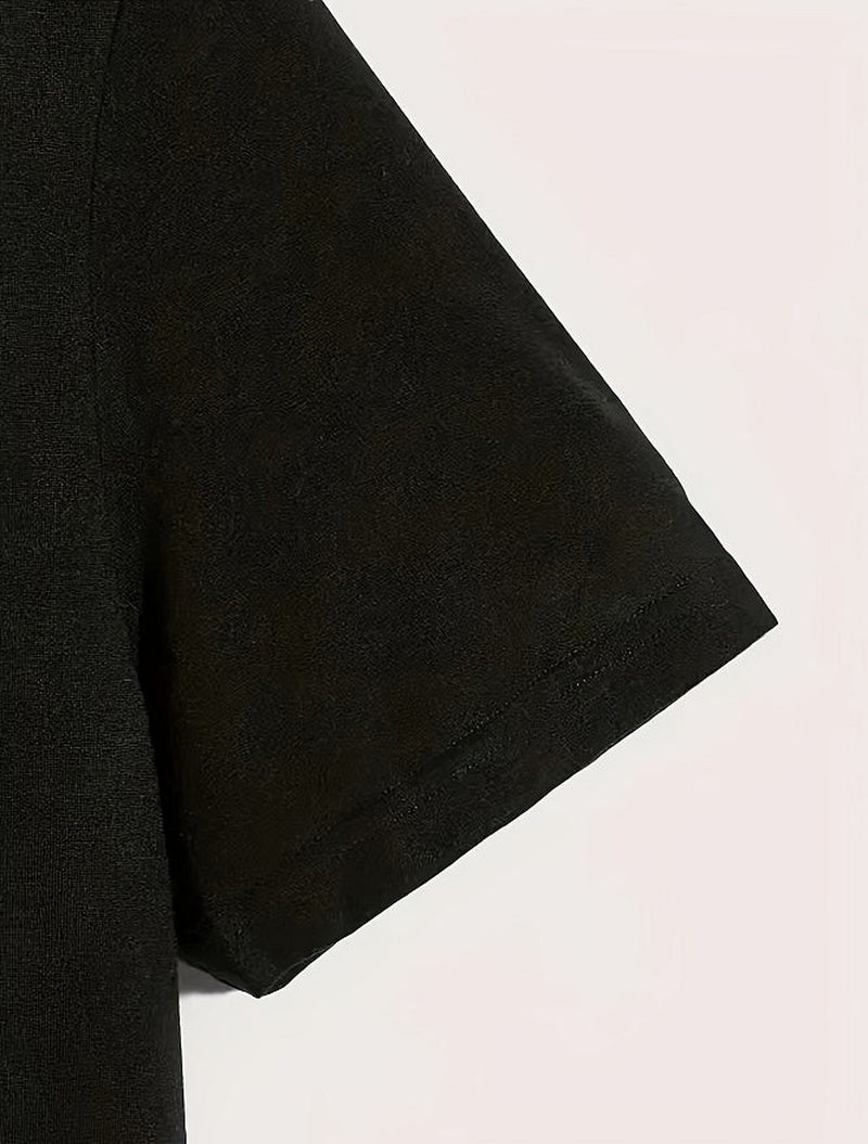A Simple and Versatile Short-Sleeved Shirt for Men