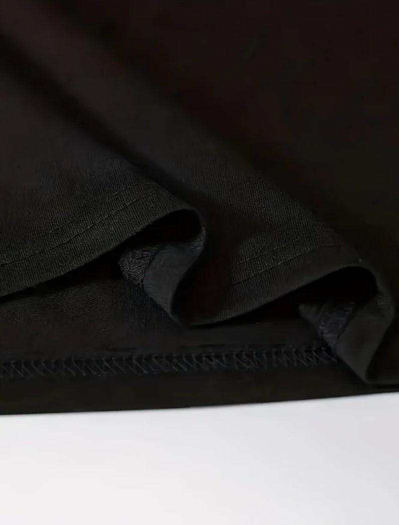 A Simple and Versatile Short-Sleeved Shirt for Men